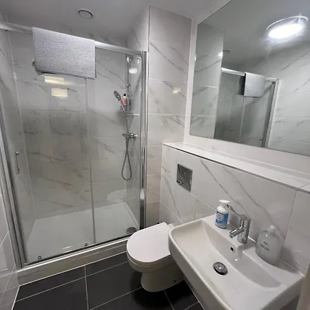 Beautiful & Cozy Two-bedroom Shared Liffey Valley Apartment *